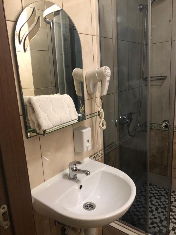 Apart Hotel Avinos Lviv Dış mekan fotoğraf